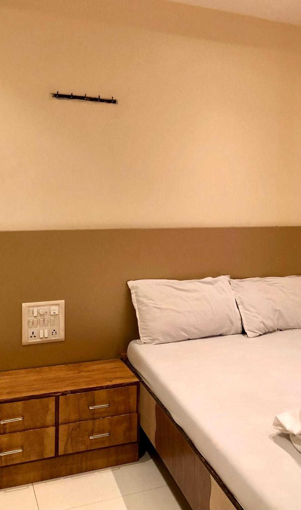 Hotel Volga 2 Mumbai Bagian luar foto