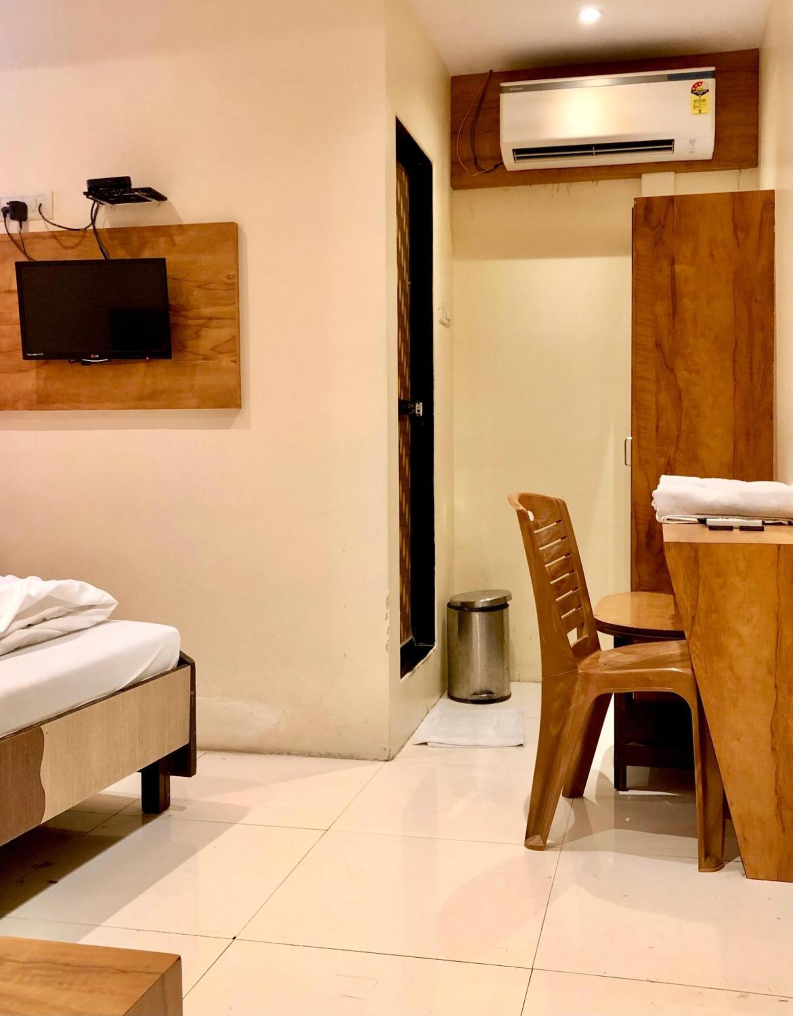Hotel Volga 2 Mumbai Bagian luar foto